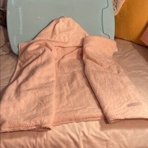 Barefoot Dreams Girls Swim Coverup Pink wrap Towel Blanket Reversible EUC 26X59